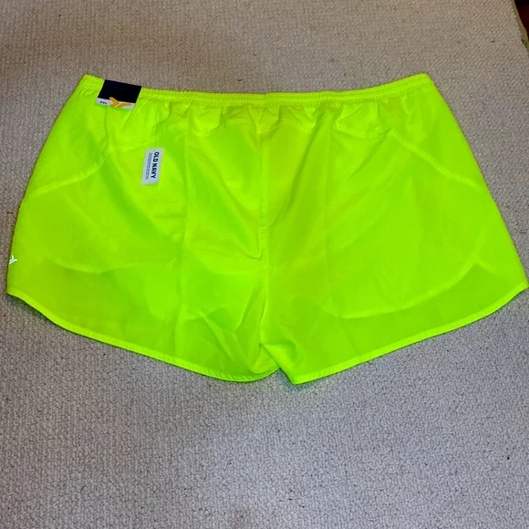 Old Navy Active Mid Rise Shorts - Picture 2 of 7